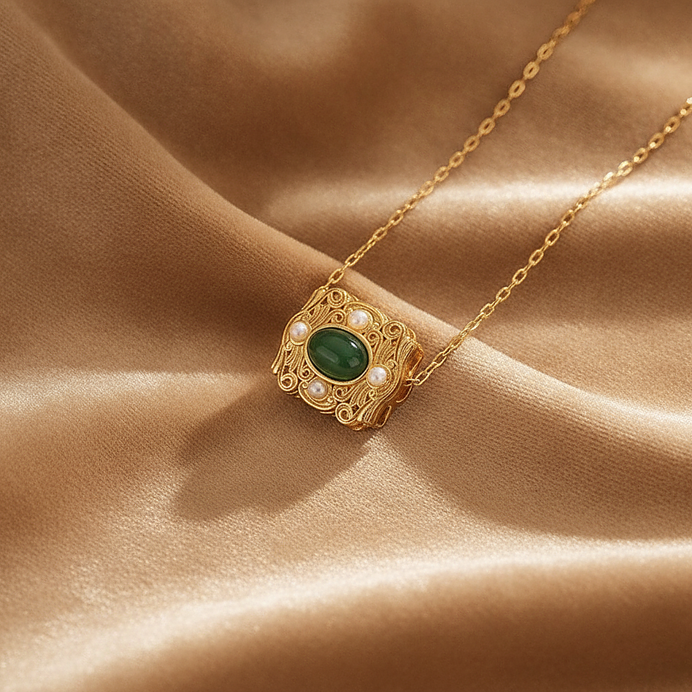 Lune Pearl Necklace