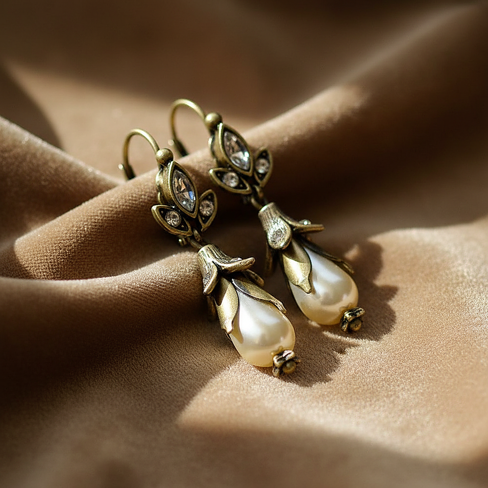 Jolie Pearl Earrings