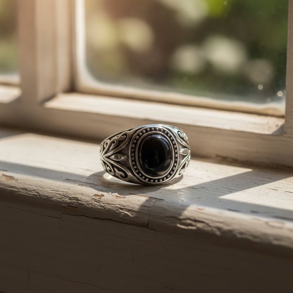 Nerine Onyx Ring