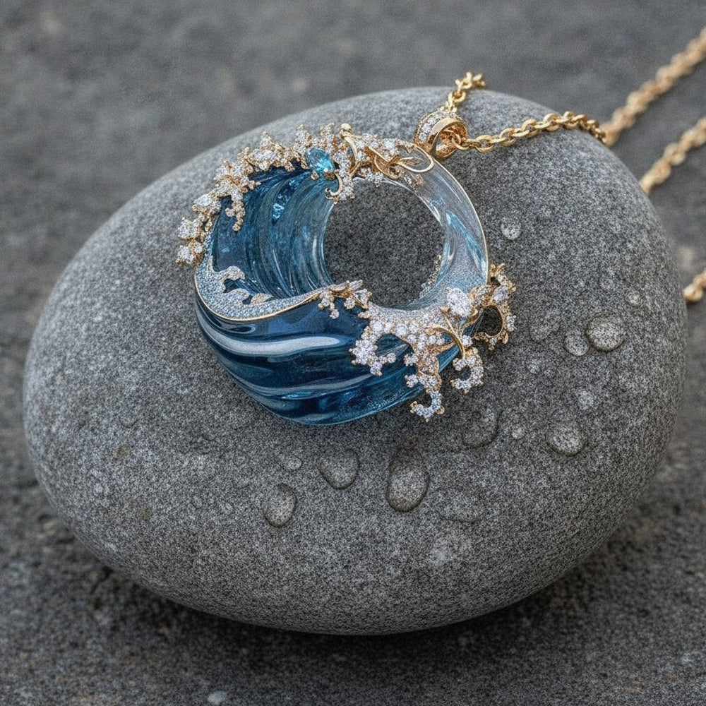 Une Crystal Necklace