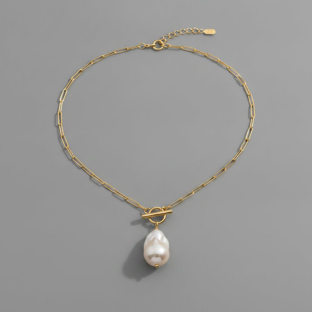Verena Pearl Necklace