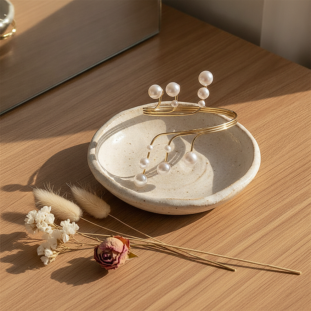 Une Pearl Bangle