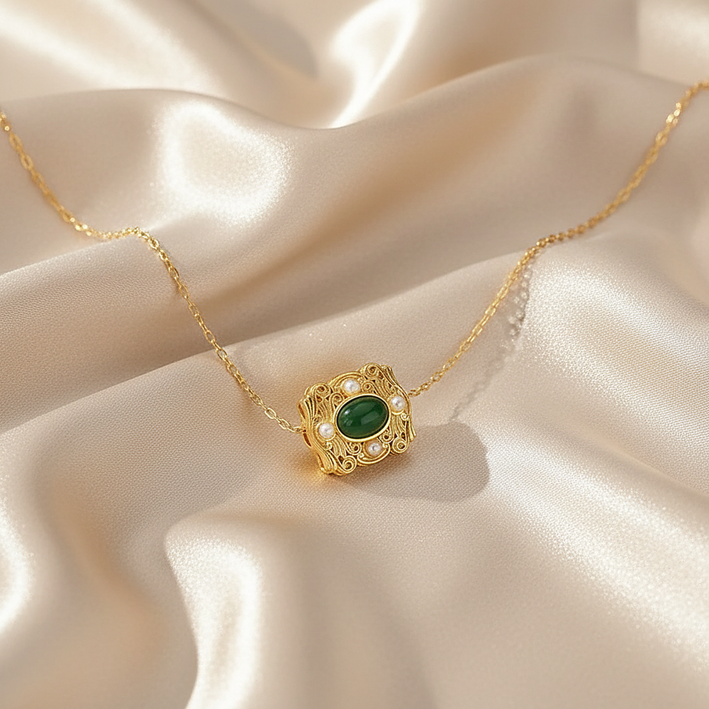 Lune Pearl Necklace