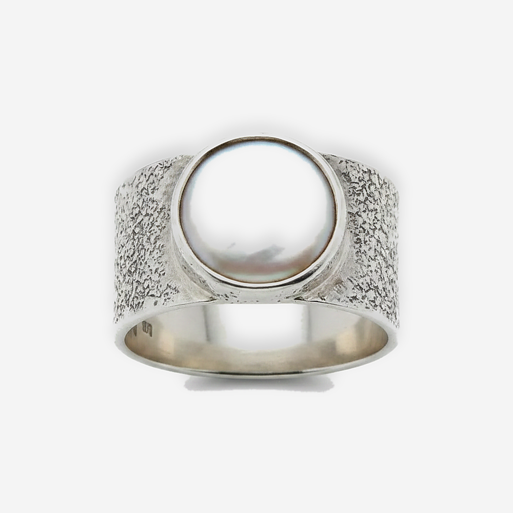 Vivienne Pearl Ring